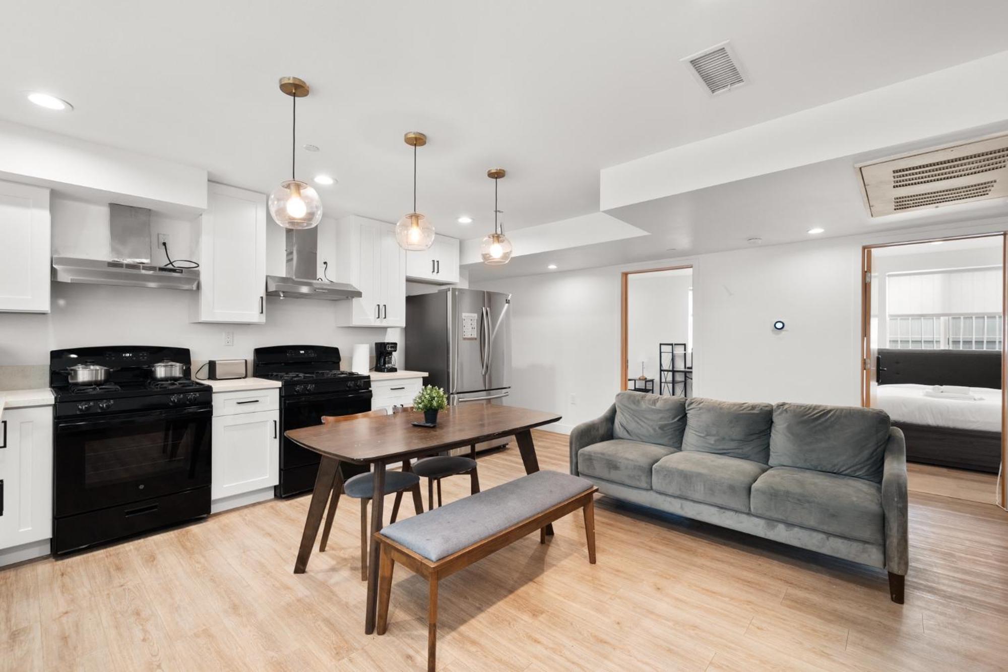Modern Getaway In The Heart Of La Near Usc, Private Room With Share Living Room And Kitchen Los Angeles Eksteriør billede